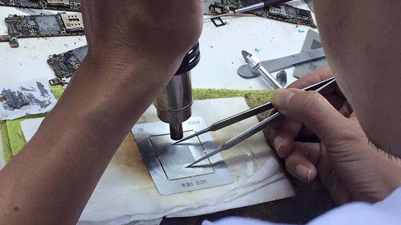 đóng chân chip trên iphone 