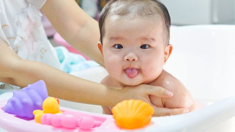  Mẹo chọn sữa tắm an toàn cho bé dưới 1 tuổi