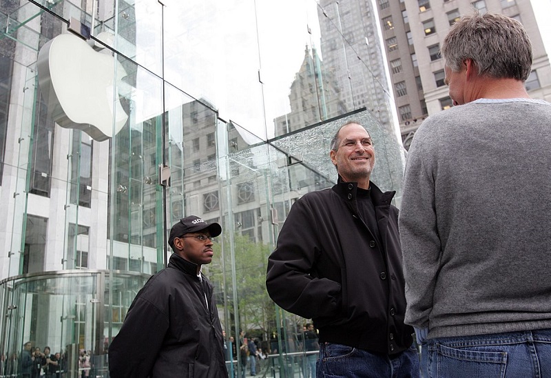 Apple tiếp tục mở một cửa hàng Apple Store ở Manhattan vào năm 2006