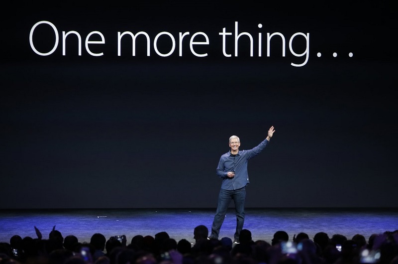 Tim Cook nhận chức CEO Apple