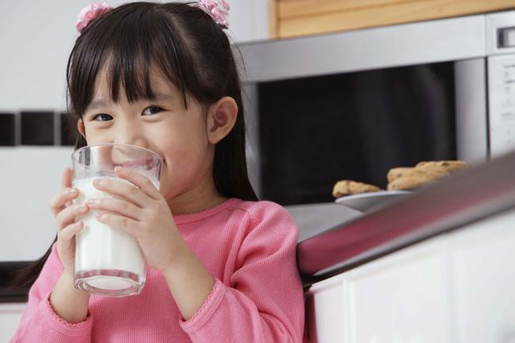 Cần bổ sung lượng sữa cần thiết cho bé giúp tăng cường canxi và vitamin D Cần bổ sung lượng sữa cần thiết cho bé giúp tăng cường canxi và vitamin D