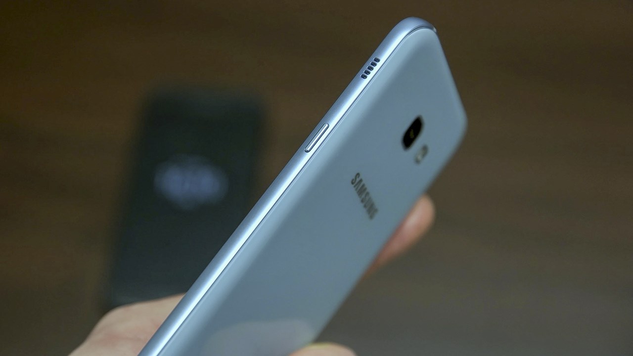 Không chỉ Galaxy A3, A5 2017 mà giá bán của Galaxy A7 2017 cũng vừa được xác nhận Không chỉ Galaxy A3, A5 2017 mà giá bán của Galaxy A7 2017 cũng vừa được xác nhận