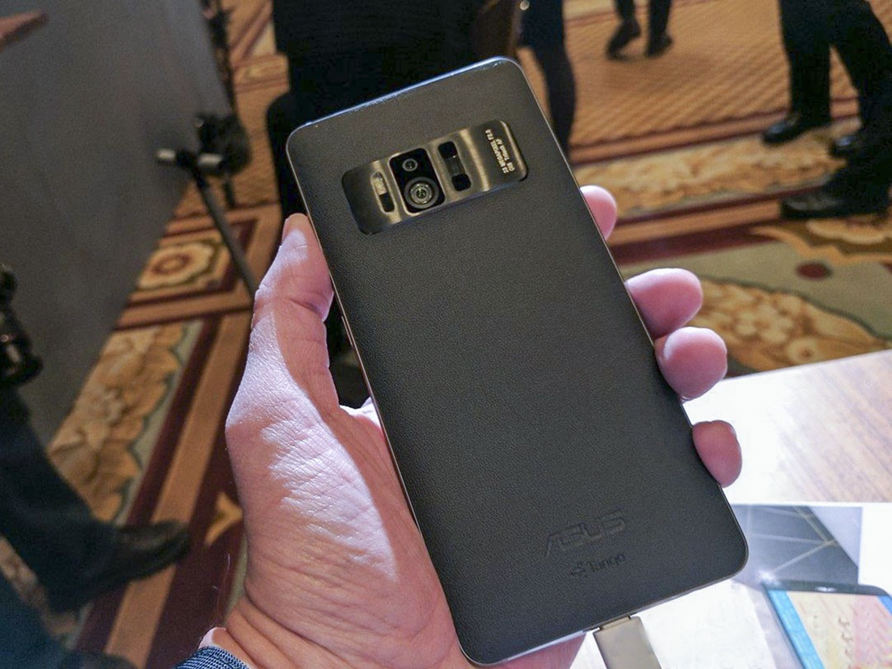 trên tay Zenfone AR