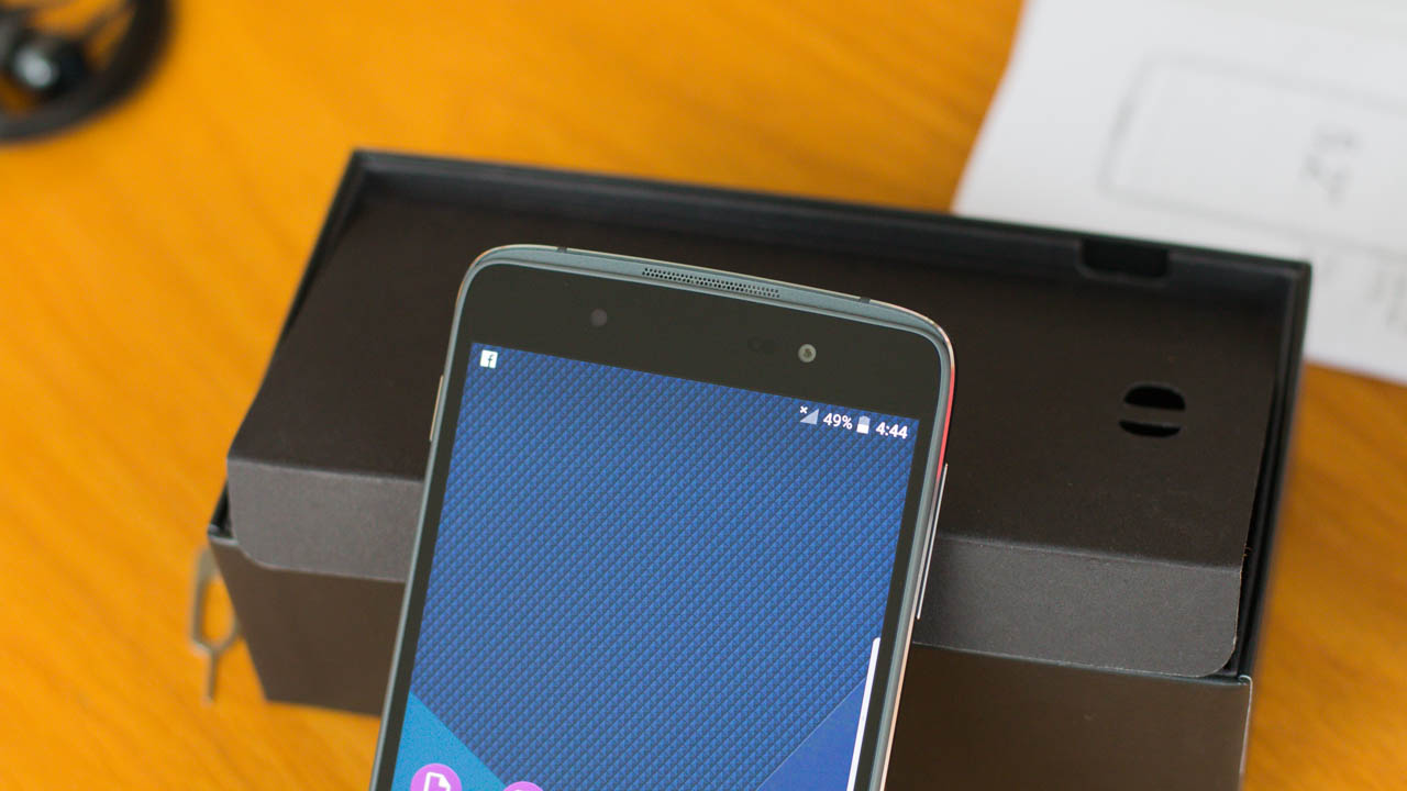 mặt trước Blackberry DTEK50 mặt trước Blackberry DTEK50