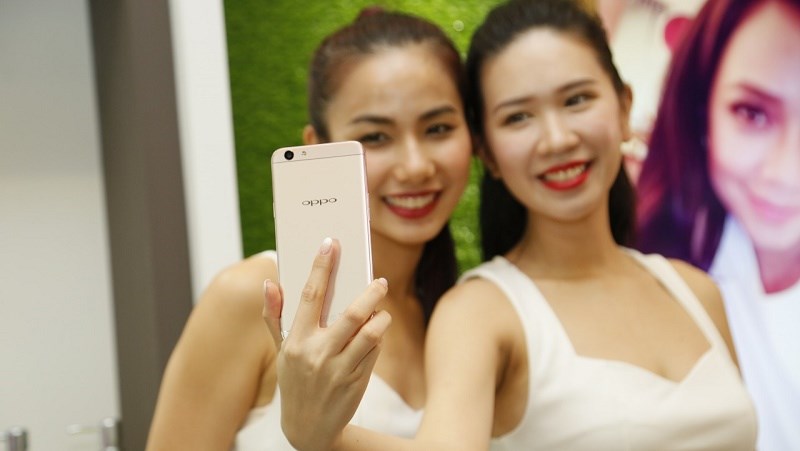 Mua chuyên gia selfie OPPO F1s được lì xì giảm giá Mua chuyên gia selfie OPPO F1s được lì xì giảm giá