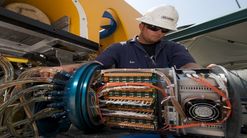 Cáp quang biển AAG chưa khắc phục xong, tuyến cáp Liên Á lại bị đứt