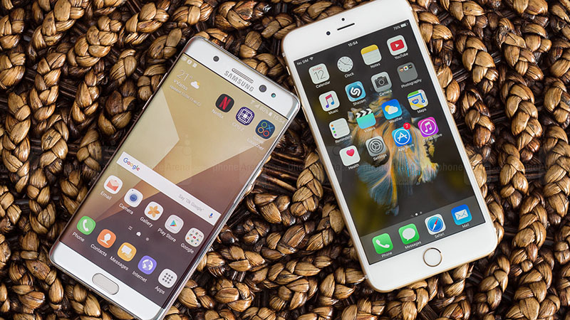 Nhờ có sự hiện diện của iPhone nên smartphone mới có sự cạnh tranh và phát triển nhanh chóng của smartphone ngày nay Nhờ có sự hiện diện của iPhone nên smartphone mới có sự cạnh tranh và phát triển nhanh chóng của smartphone ngày nay