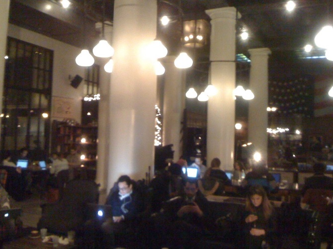 Xem lại bộ ảnh được chụp từ cụ tổ iPhone ra mắt năm 2007