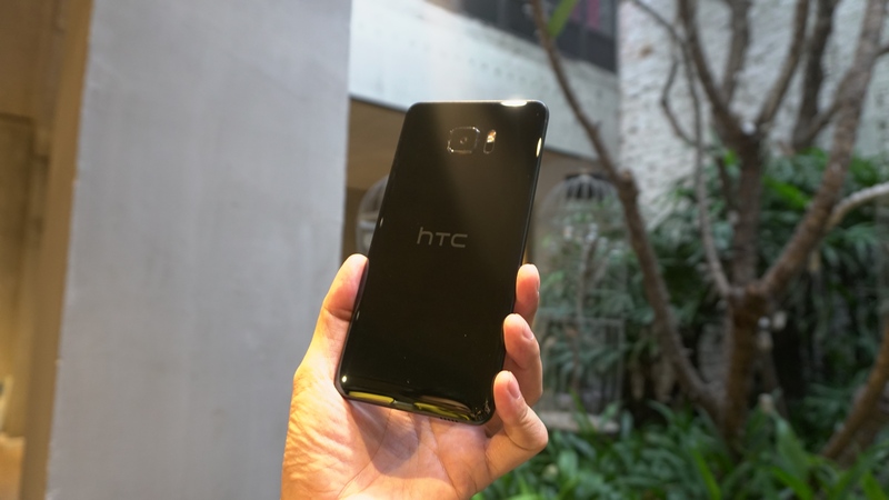 Hình ảnh trên tay bộ đôi HTC U Ultra và U Play đầu tiên tại Việt Nam - ảnh 8 Hình ảnh trên tay bộ đôi HTC U Ultra và U Play đầu tiên tại Việt Nam - ảnh 8
