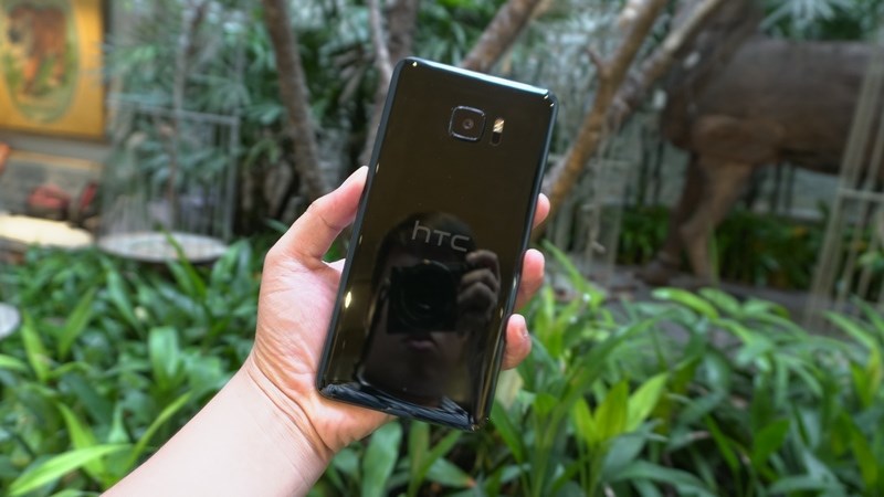 Thiết kế HTC U series: đẹp đấy những vẫn có một nhược điểm Thiết kế HTC U series: đẹp đấy những vẫn có một nhược điểm
