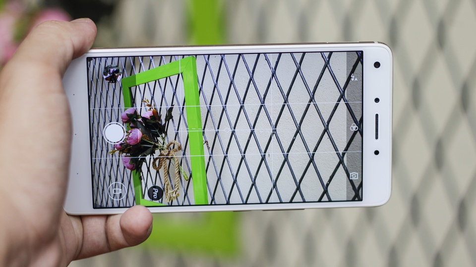 Infinix Zero 4 ra mắt: Khung vỏ kim loại, camera 16 MP chống rung quang học