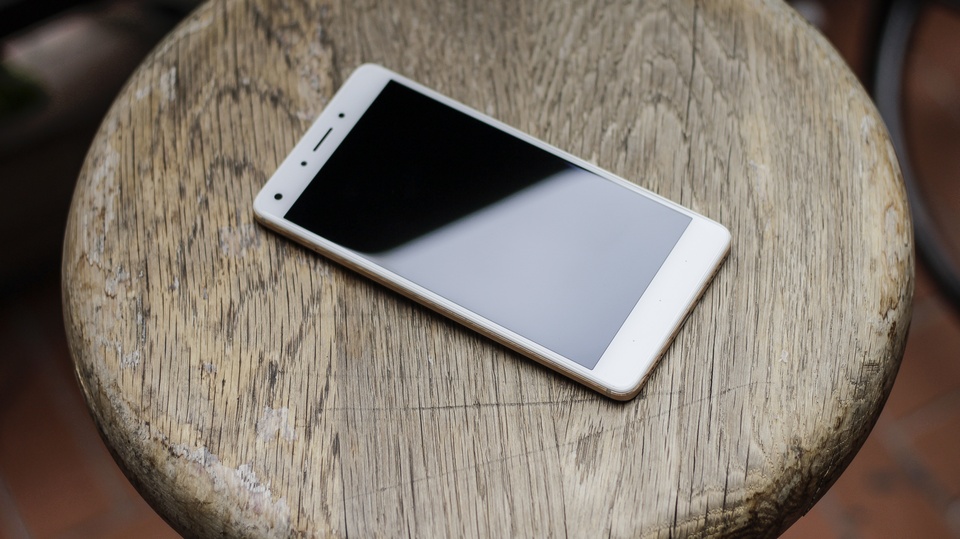 Infinix Zero 4 ra mắt: Khung vỏ kim loại, camera 16 MP chống rung quang học