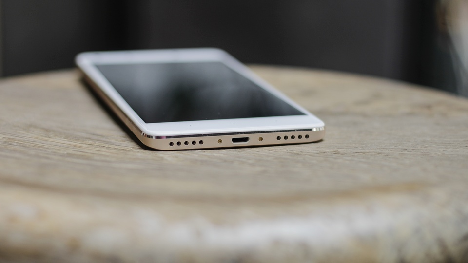 Infinix Zero 4 ra mắt: Khung vỏ kim loại, camera 16 MP chống rung quang học