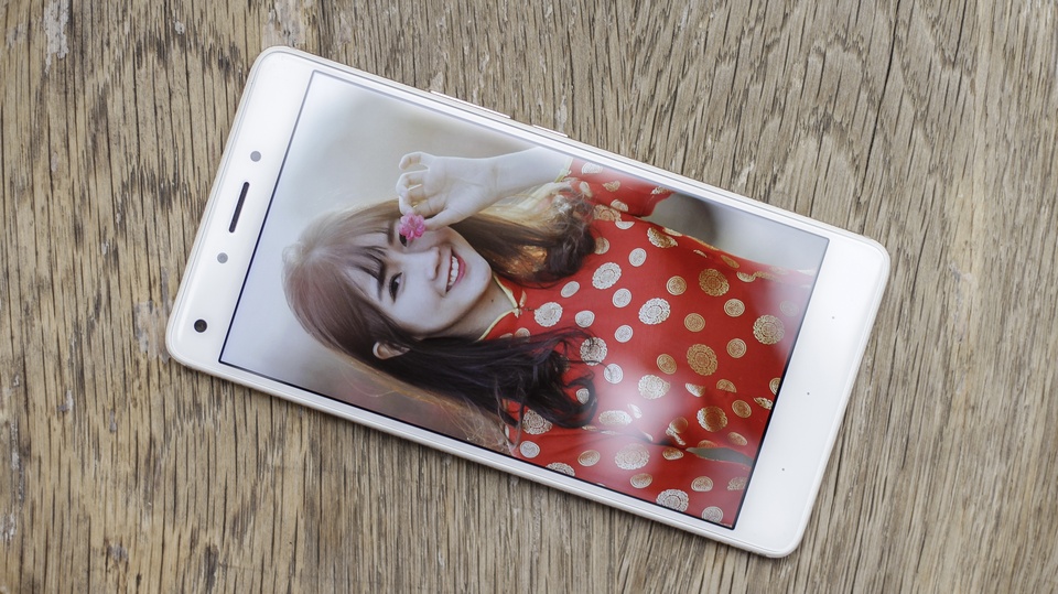 Infinix Zero 4 ra mắt: Khung vỏ kim loại, camera 16 MP chống rung quang học