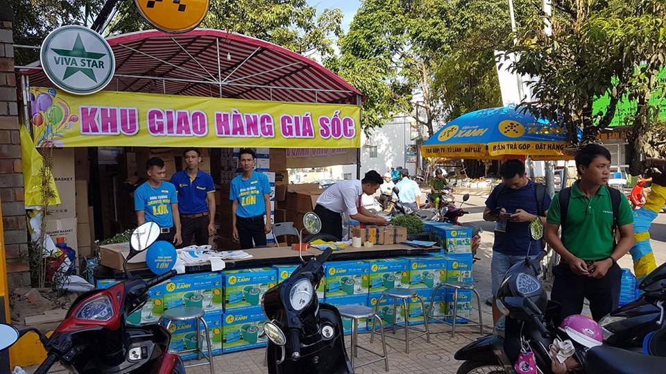 Bên trong siêu thị