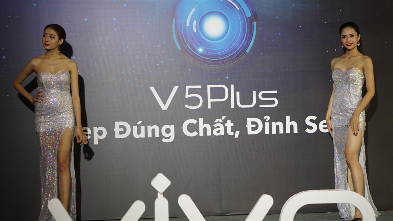 Smartphone đầu tiên có camera kép 20MP mặt trước chính thức ra mắt tại Việt Nam