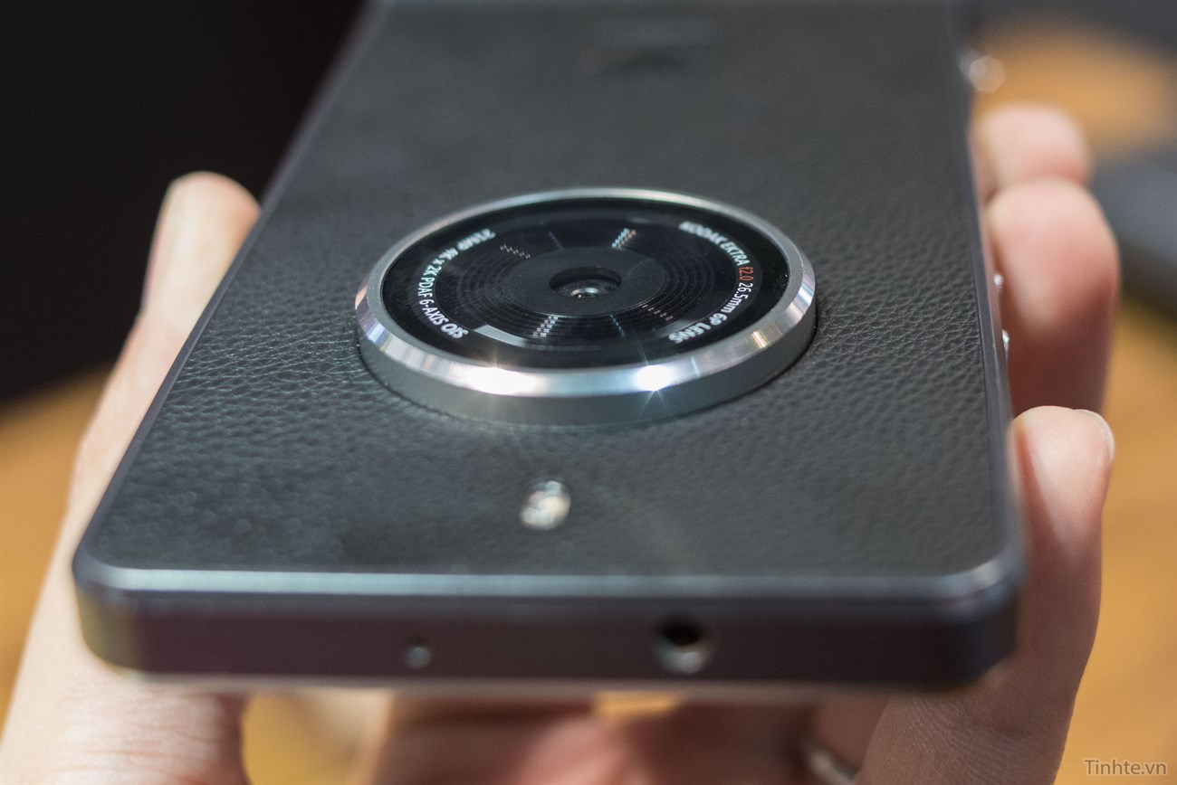 Hình ảnh trên tay Kodak Ektra, điện thoại camera giả cổ độc đáo Hình ảnh trên tay Kodak Ektra, điện thoại camera giả cổ độc đáo