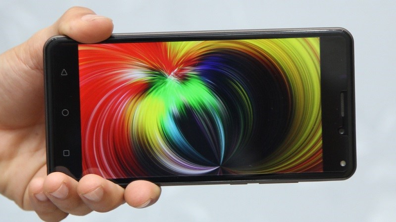 Smartphone màn hình 5.5 inch, RAM 2GB, pin 4.000mAh giảm giá mạnh còn dưới 2 triệu đồng Smartphone màn hình 5.5 inch, RAM 2GB, pin 4.000mAh giảm giá mạnh còn dưới 2 triệu đồng