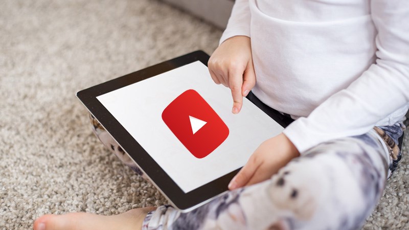 Vấn nạn đầu độc trẻ em trên YouTube và những lời khuyên cho phụ huynh!