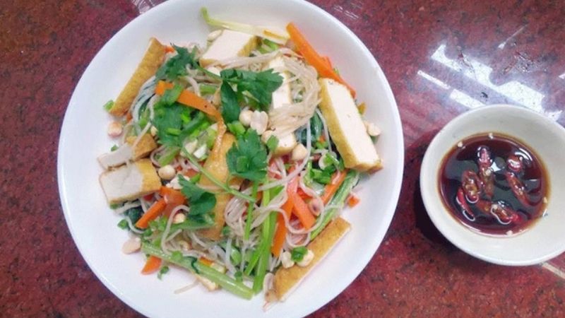 How to make vegetarian fried noodles with instant noodles is very easy