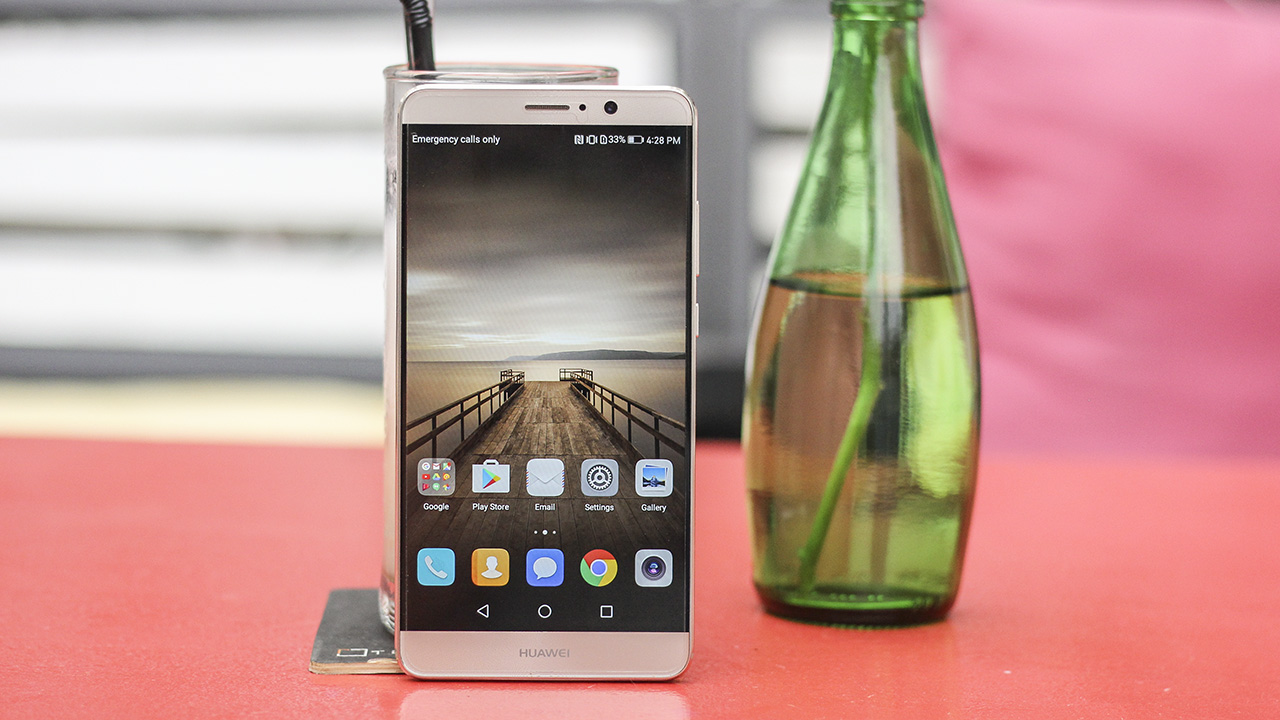 trên tay Huawei Mate 9