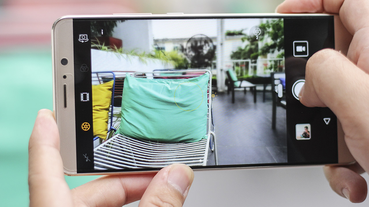 trên tay Huawei Mate 9