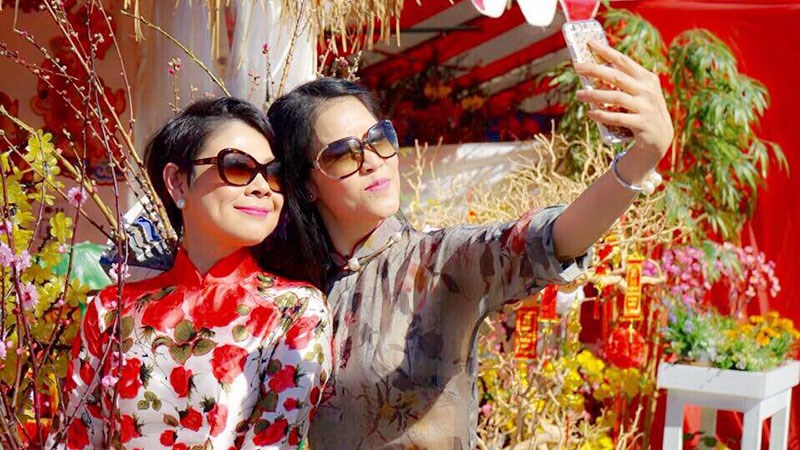 Smartphone khuyến mãi tết smartphone khuyến mãi tết