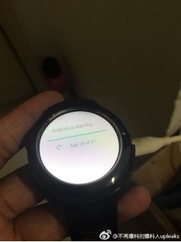 Smartwatch của HTC xuất hiện trở lại trong loạt ảnh mới