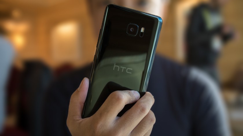 HTC U Ultra có giá bán cao hơn cả iPhone, Samsung, LG, Sony