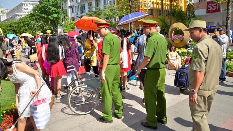 Nhiều người bị cướp giật iPhone ở đường hoa Nguyễn Huệ