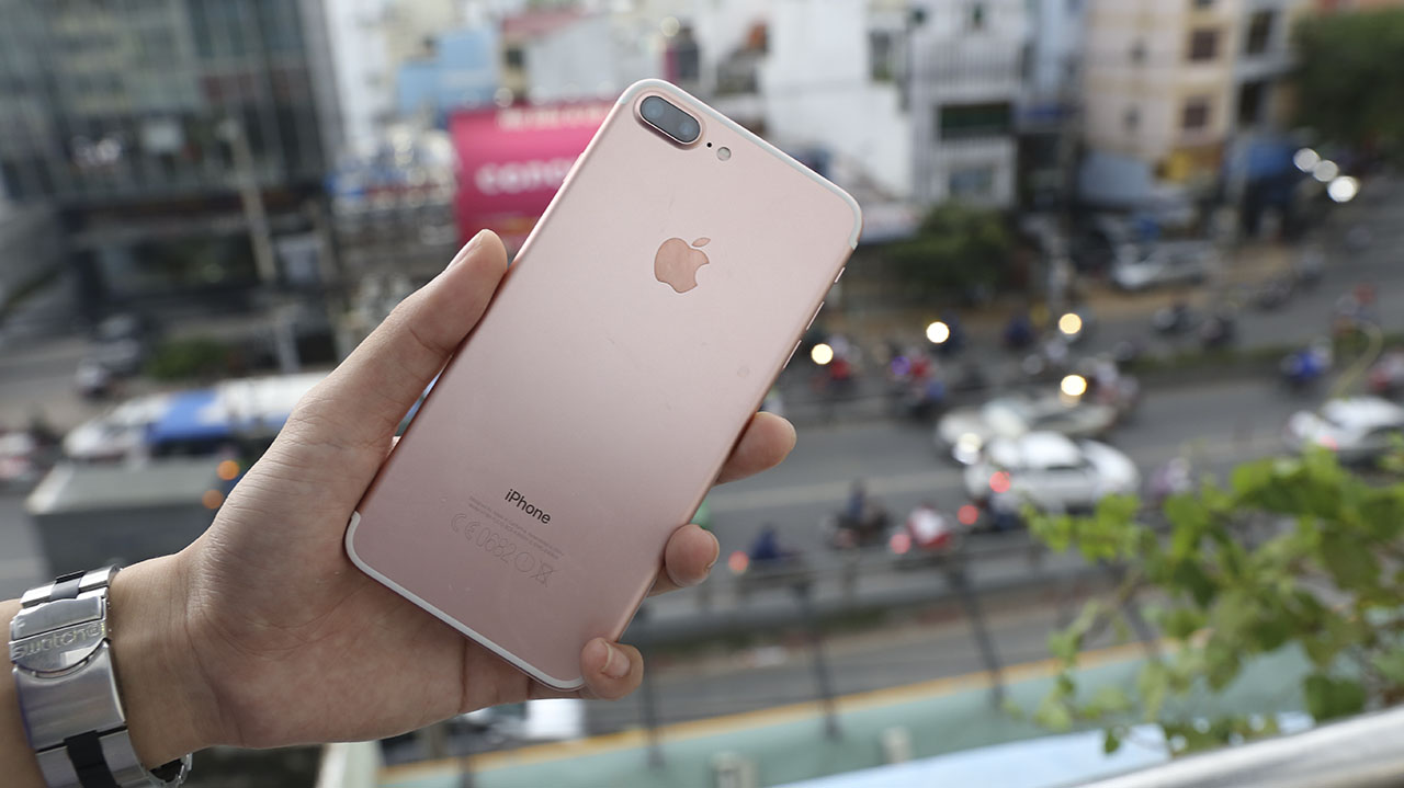 Mặc chê bai thiếu đột phá, iPhone 7 Plus là chiếc phablet bán chạy nhất lịch sử Apple