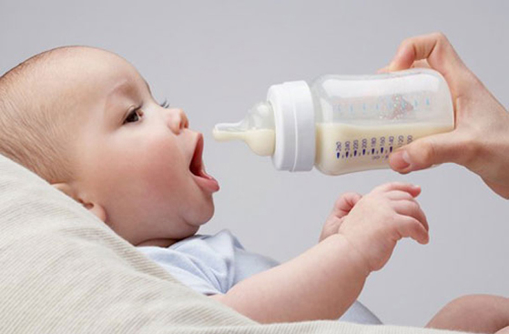 Bé dưới 1 tuổi cần nguồn sữa giàu dinh dưỡng hơn sữa đặc