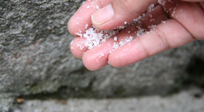 12 mẹo nhỏ cực hữu ích từ muối có thể bạn chưa biết