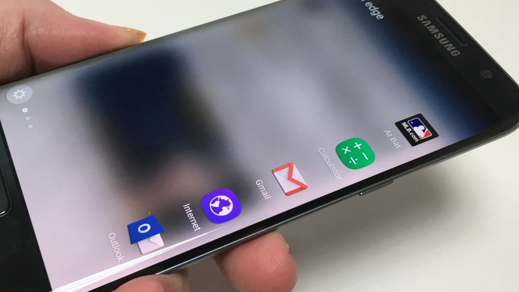 Bộ case của Galaxy S8 và S8 Plus xuất hiện cho thấy cảm biến vân tay đặt ở mặt sau Bộ case của Galaxy S8 và S8 Plus xuất hiện cho thấy cảm biến vân tay đặt ở mặt sau