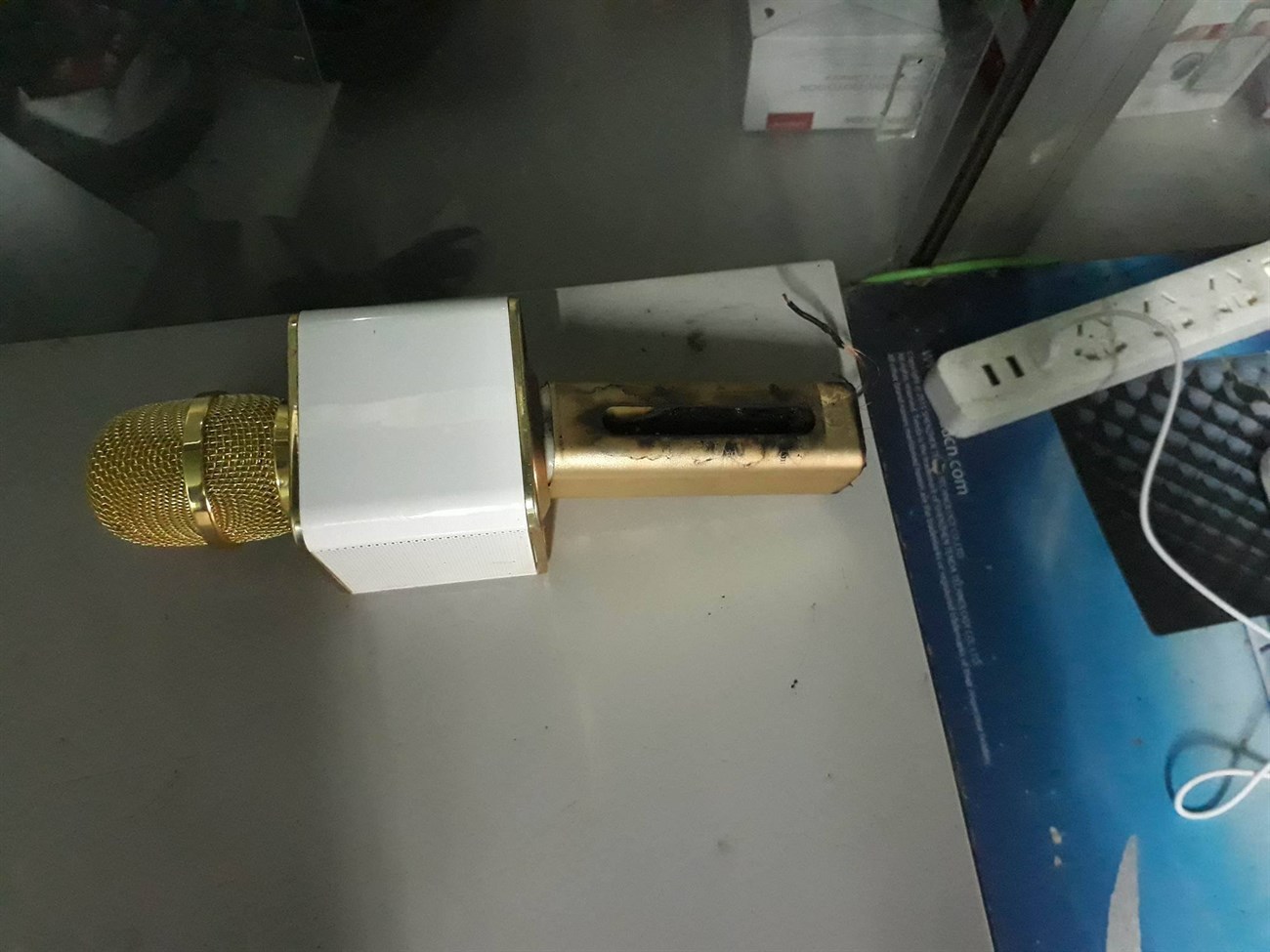 Karaoke cầm tay phát nổ, người dùng hãy cẩn thận