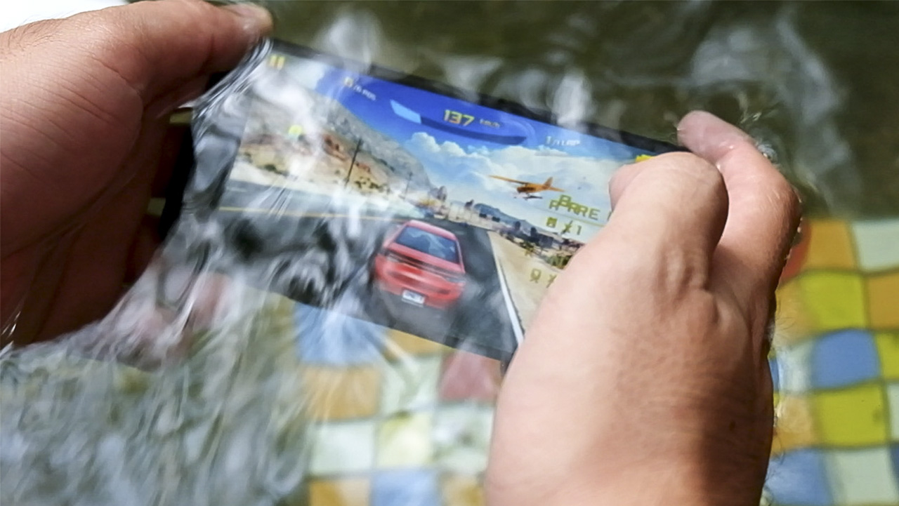 chơi game, chụp hình dưới nước cùng Galaxy A 2017 chơi game, chụp hình dưới nước cùng Galaxy A 2017