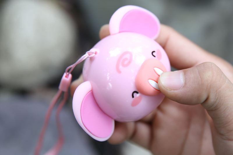 Nhấn vào mũi heo để chụp ảnh Nhấn vào mũi heo để chụp ảnh