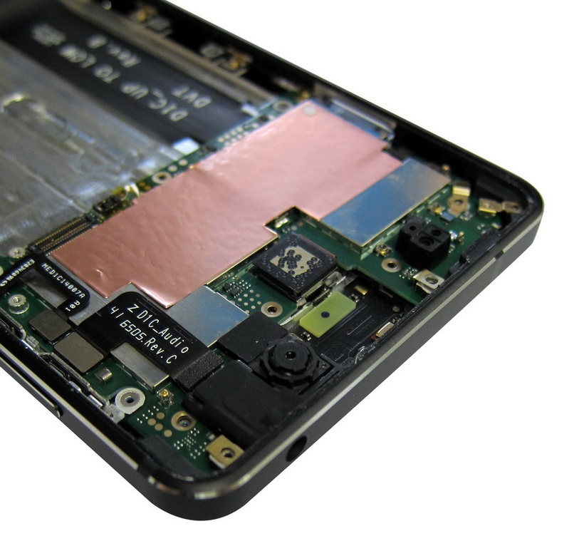 Bên trong Nokia 6 có gì? Bên trong Nokia 6 có gì?