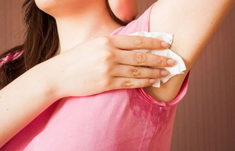 Wet wipes can help control underarm odor.