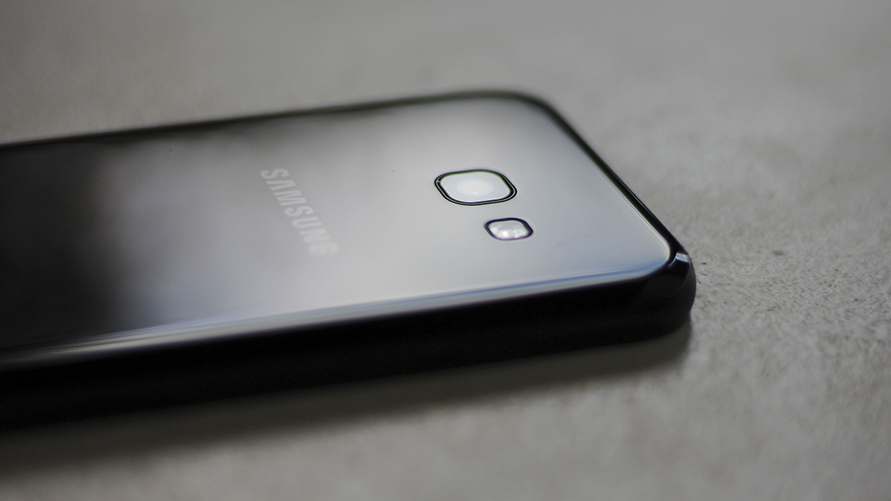 so sánh Galaxy A5 2017 và iPhone SE so sánh Galaxy A5 2017 và iPhone SE