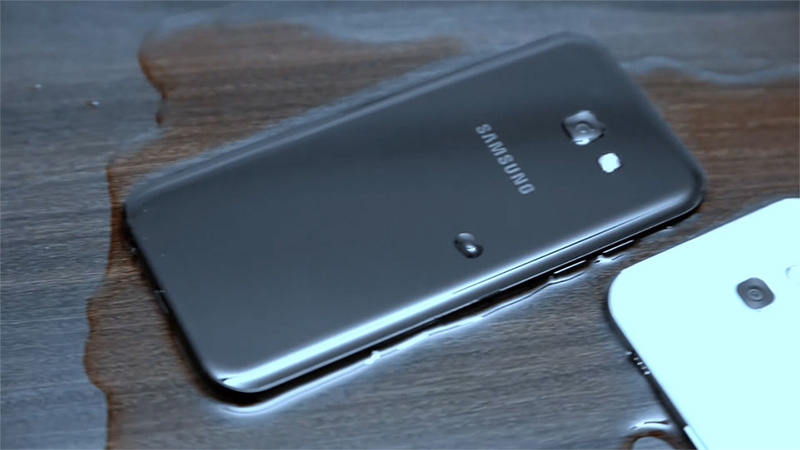Samsung Galaxy A (A5 và A7) 2017 đạt tiêu chuẩn chống nước, chống bụi IP68