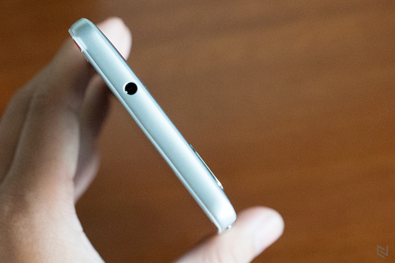 Hình ảnh cận cảnh Seoul 7: Smartphone Huyndai thiết kế kim loại, vân tay một chạm, giá dưới 4 triệu