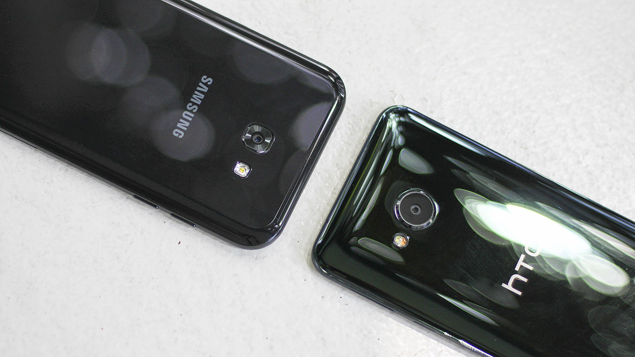 Đọ dáng Galaxy A7 2017 và HTC U Play