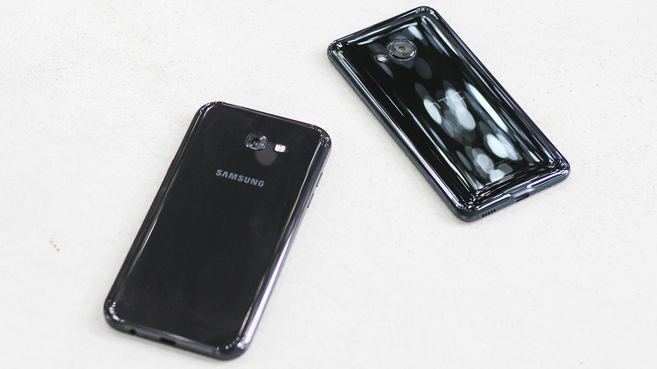 đọ dáng Galaxy A7 2017 và HTC U Play