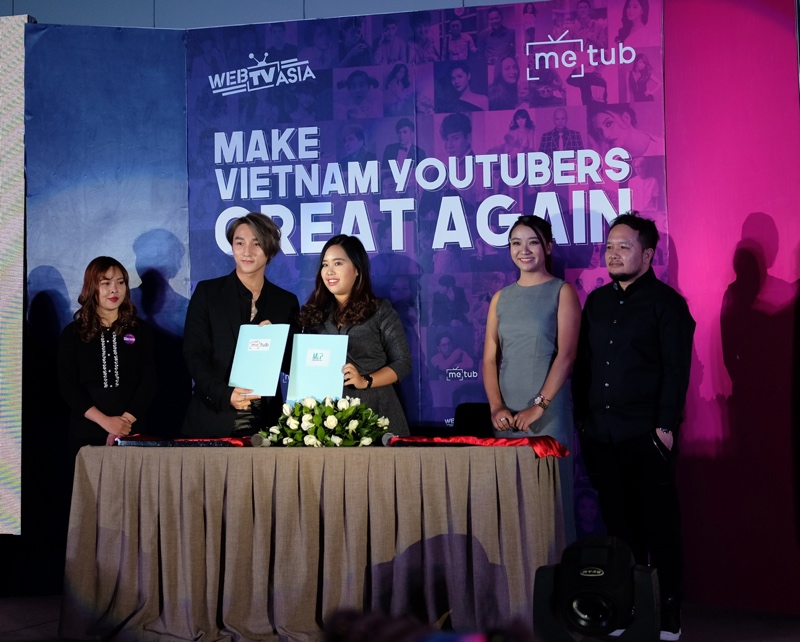 Sơn Tùng MTP nhận nút vàng YouTube Sơn Tùng MTP nhận nút vàng YouTube