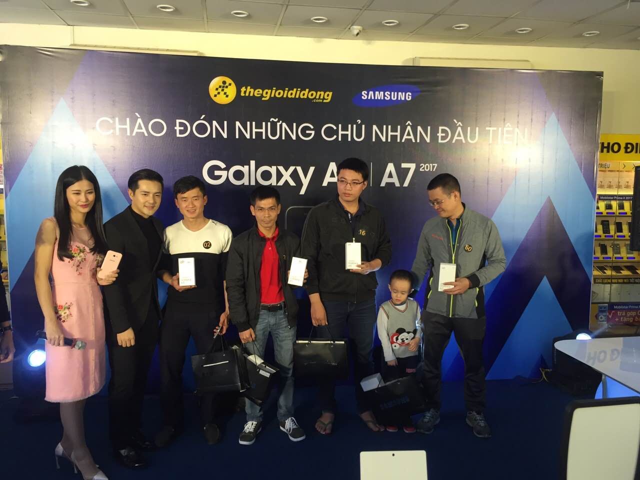Có 12.000 khách hàng đặt mua Galaxy A 2017 tại TGDĐ Có 12.000 khách hàng đặt mua Galaxy A 2017 tại TGDĐ