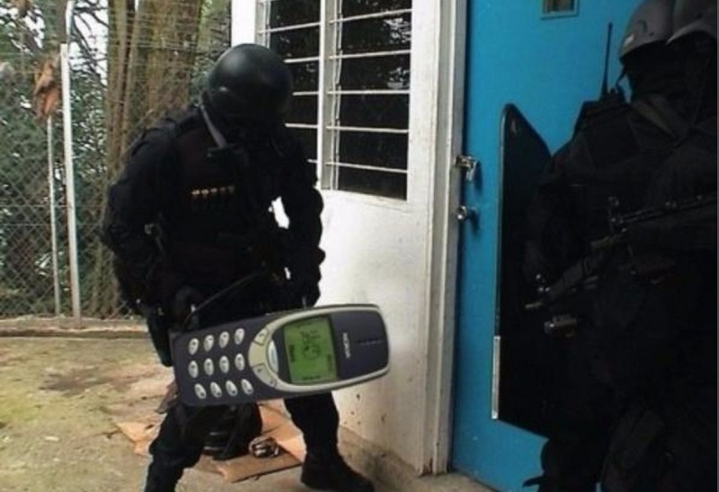 Nokia 3310 được mệnh danh là Nokia 3310 là chiếc điện thoại không thể bị phá hủy