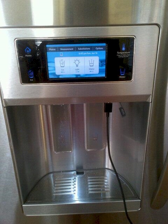 Cười rớt hàm với 11 độc chiêu sạc điện thoại không giống ai của các 