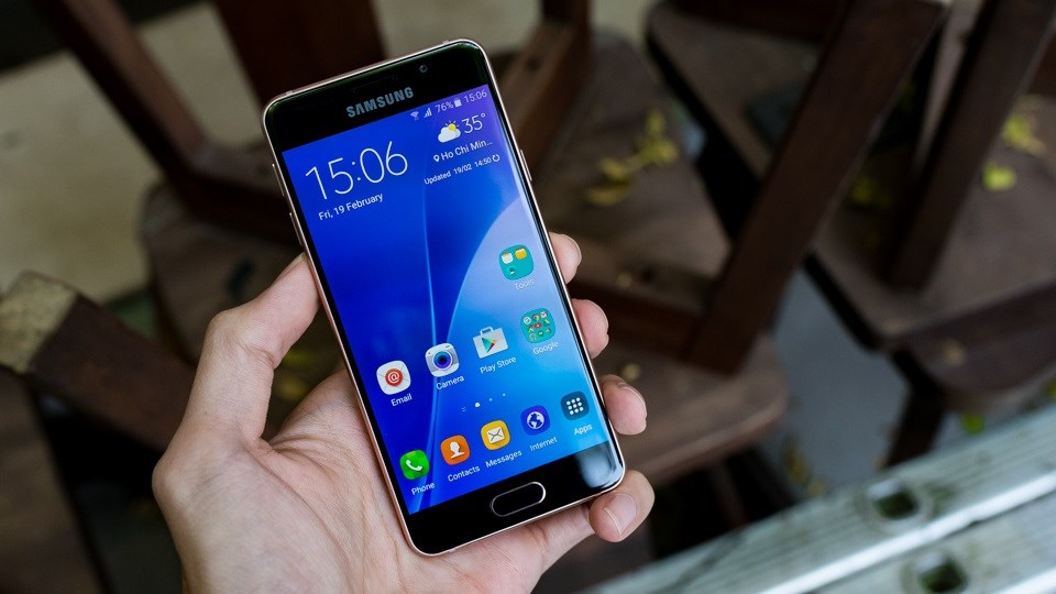 Galaxy A3 2016 với thiết kế cuốn hút, hỗ trợ 4G giảm giá mạnh mẽ