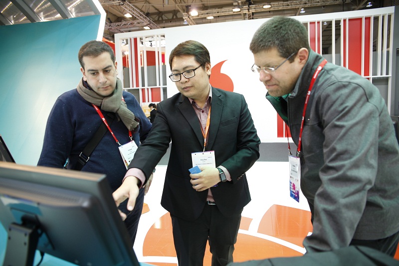 Khách quốc tế trải nghiệm các dịch vụ của Viettel 